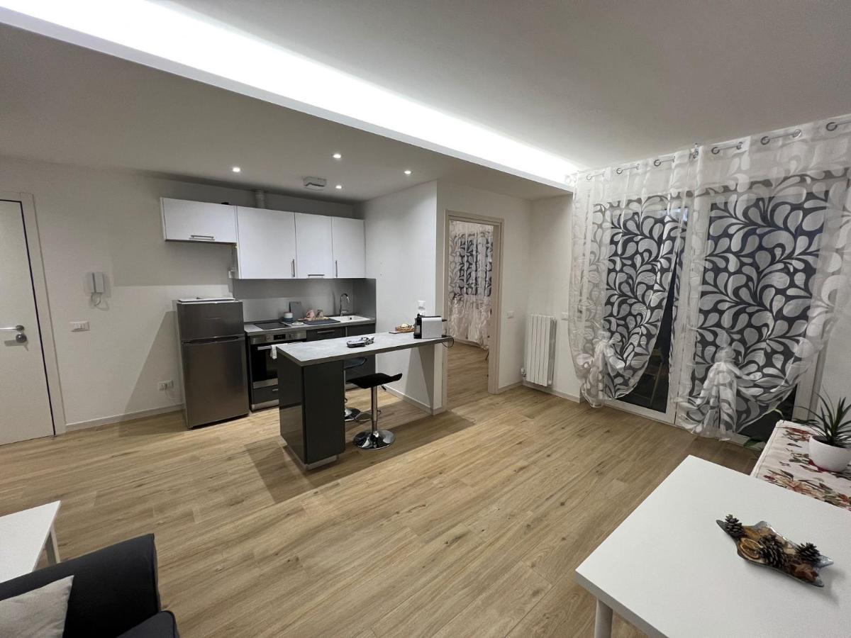 Appartamento Con Due Camere Da Letto E Free Park Verona Buitenkant foto